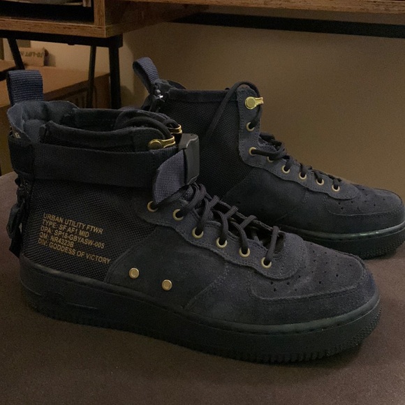Nike Air Force 1 - Picture 1 of 7